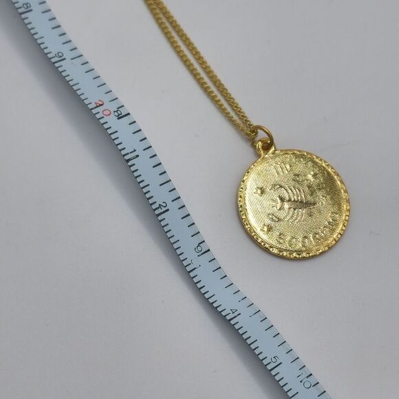 Signed Gold Necklace with circle Scorpio pendant - Picture 6 of 8